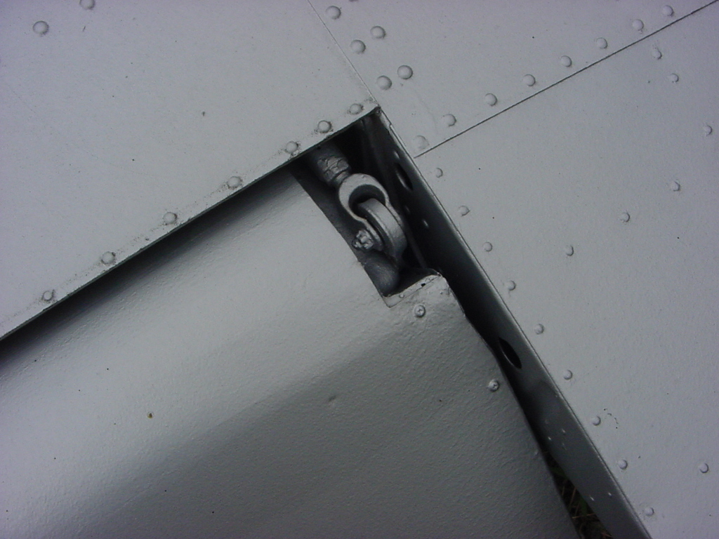 Aileron-hinge.jpg